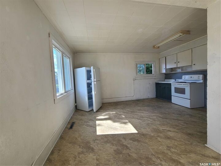 Property Photo:  130 26th Street W  SK S6V 4P9 