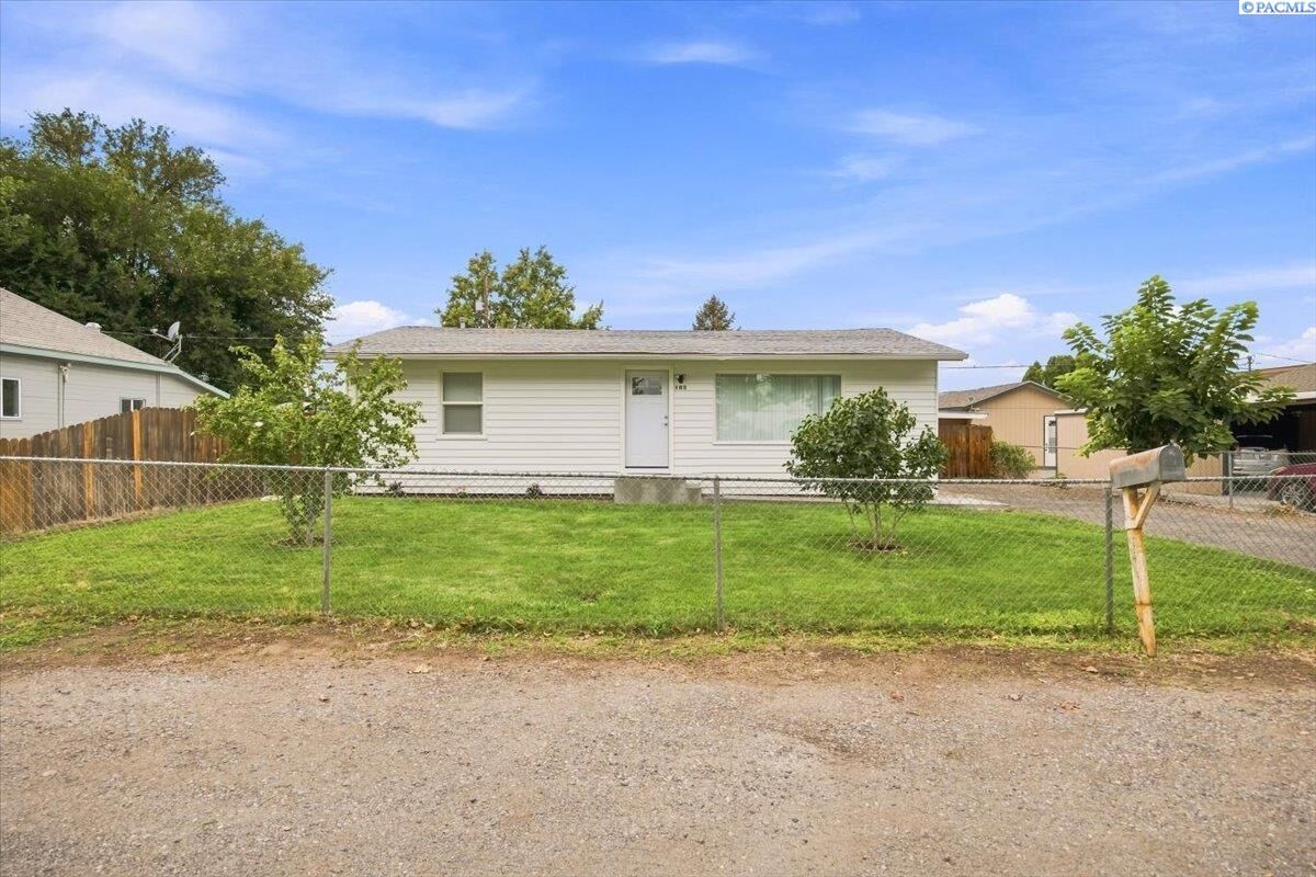 Property Photo: 103 N Yost St WA 99336