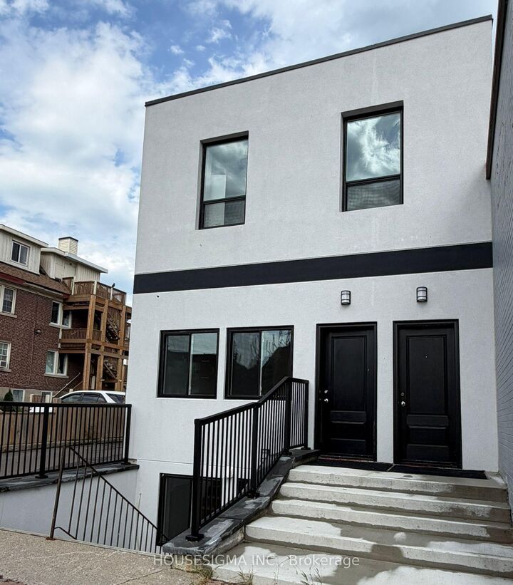 Property Photo:  28 West Street N Main Floor Unit  ON L3V 5B8 