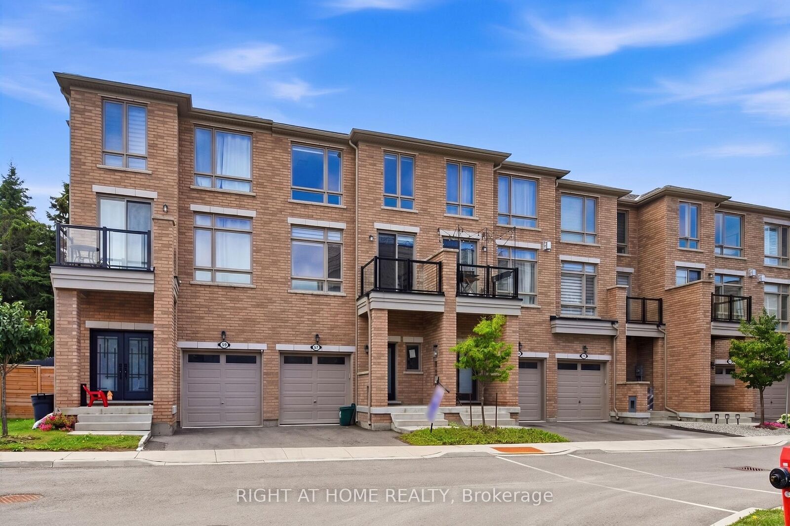 Property Photo:  57 Drover Circle  ON L4A 7G4 