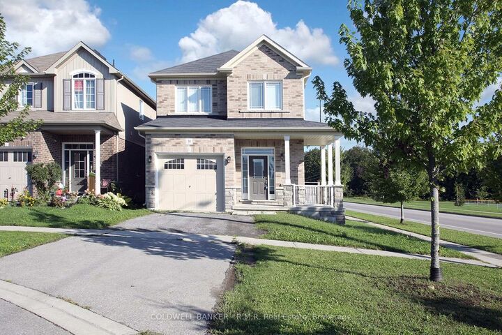 Photo de la propriété:  30 Moses Crescent  ON L1C 0T7 