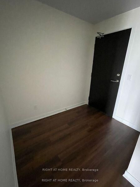 Property Photo:  60 Berwick Avenue 1305  ON M5P 0A3 