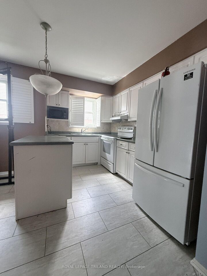 Property Photo:  85 Bonaventure Drive  ON N5V 4A7 