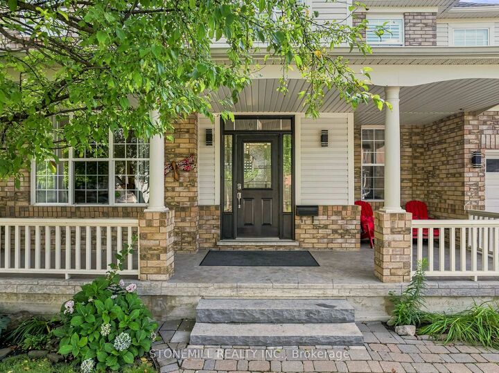 Property Photo:  1661 Dempsey Crescent  ON L9T 5M5 