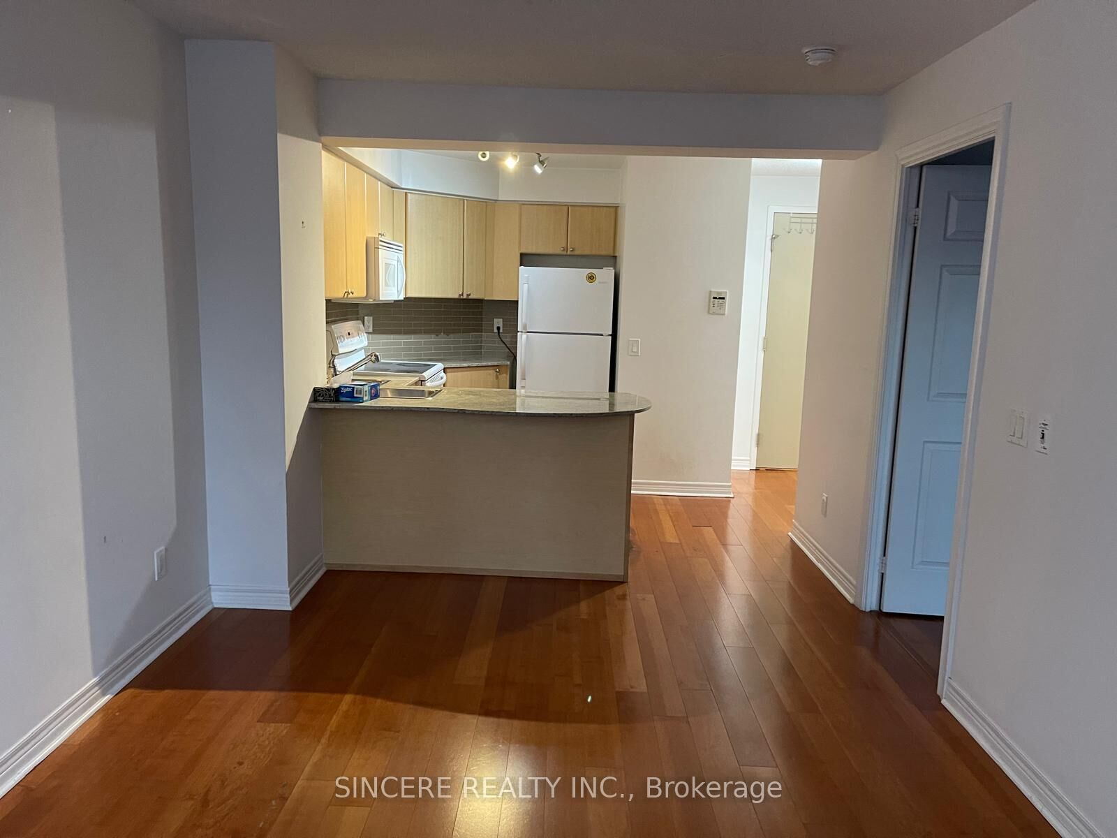 Property Photo: 763 Bay Street 1701 ON M5G 2R3