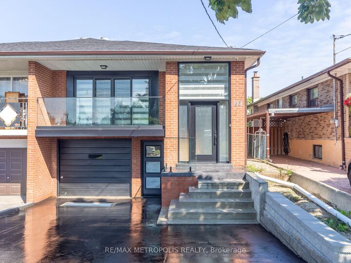 Property Photo:  62 Davelayne Road Upper  ON M9M 2A7 
