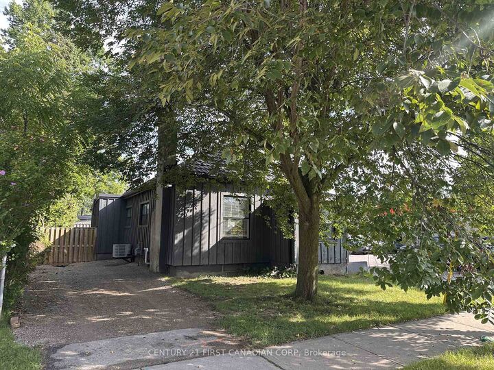 Property Photo:  4 Elmwood Place  ON N6J 1J2 