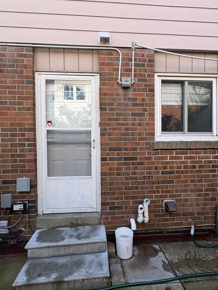 Property Photo:  27 Hornshill Drive  ON M1S 3J3 
