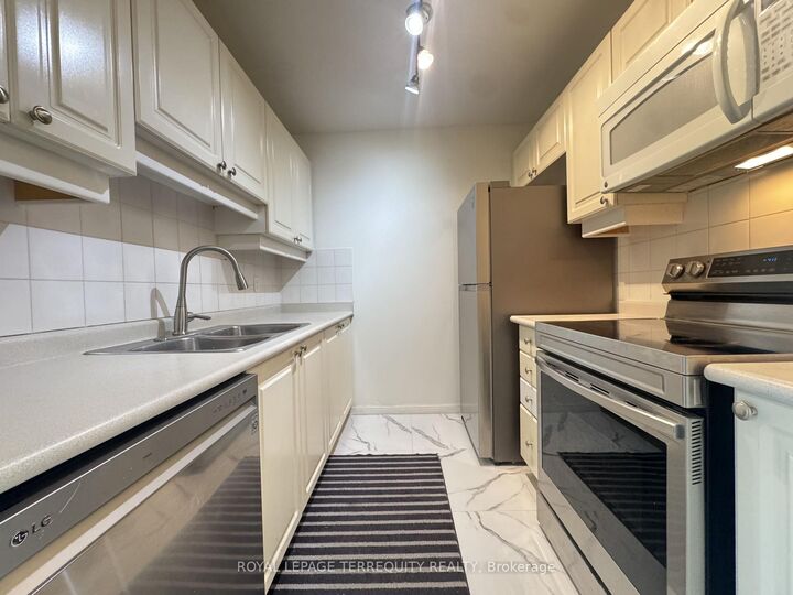 Property Photo:  88 Corporate Drive Ph9  ON M1H 3G6 