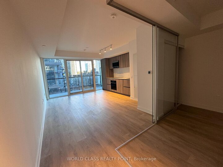 Property Photo:  117 Broadway Avenue 405  ON M4P 1V3 