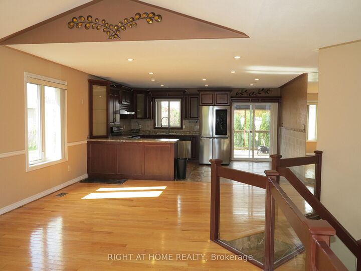 Property Photo:  101 Joanne Court  ON N8H 5N7 