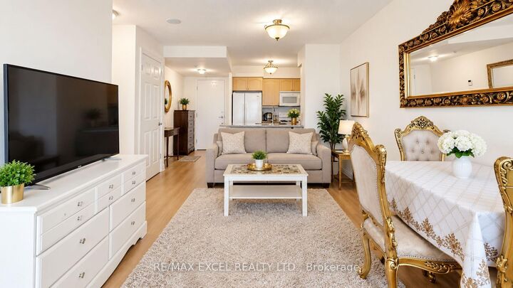 Property Photo: 15 Greenview Avenue 2510 ON M2M 4M7