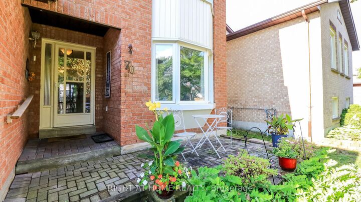 Property Photo:  70 Kinzie Lane  ON L4M 5Z8 