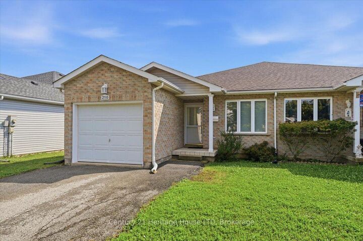 Photo de la propriété:  210 Oakcrest Avenue  ON L3C 7K3 