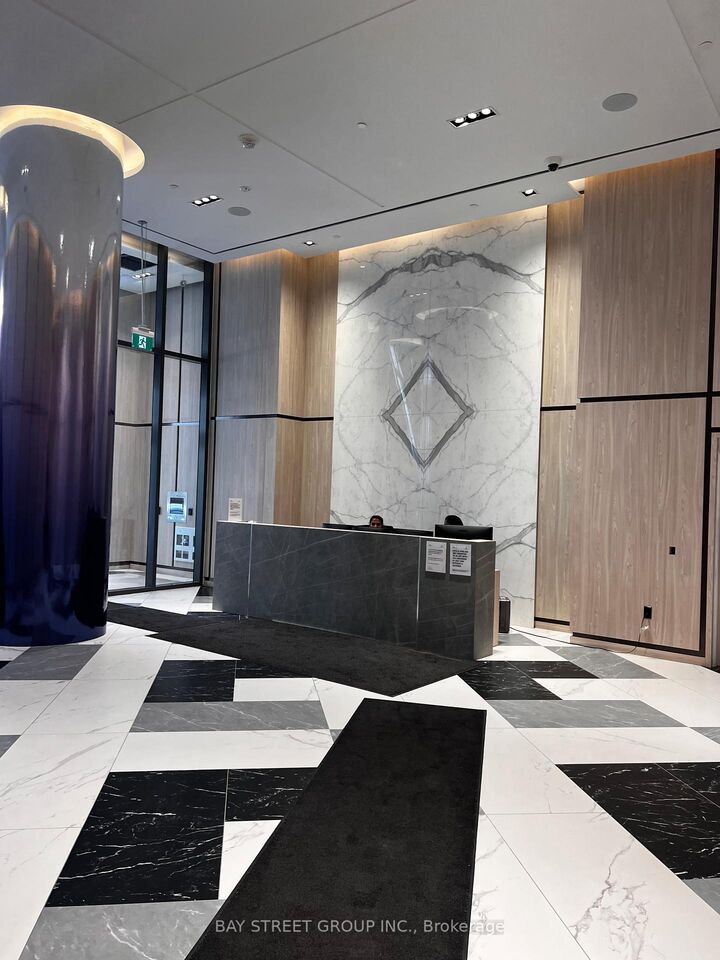 Property Photo:  395 Bloor Street E 2002  ON M4W 1H7 