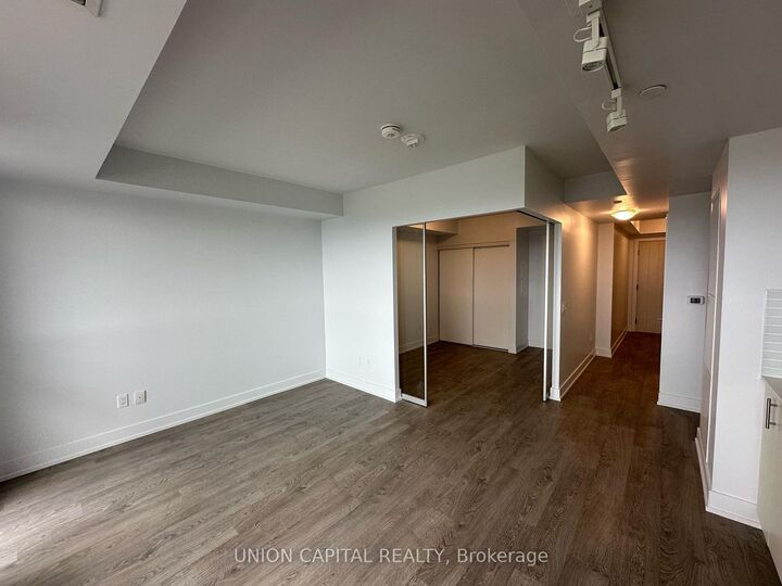 Property Photo:  2550 Simcoe Street N 2221  ON L1L 0R5 