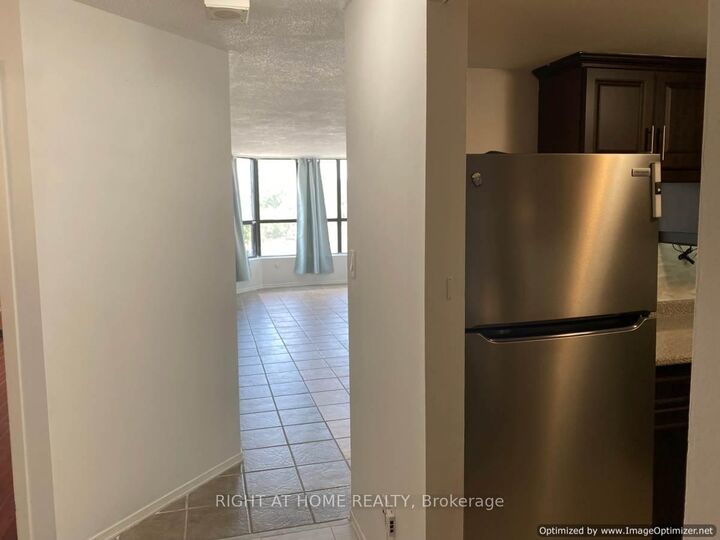 Property Photo:  25 Agnes Street 302  ON L5B 3X7 