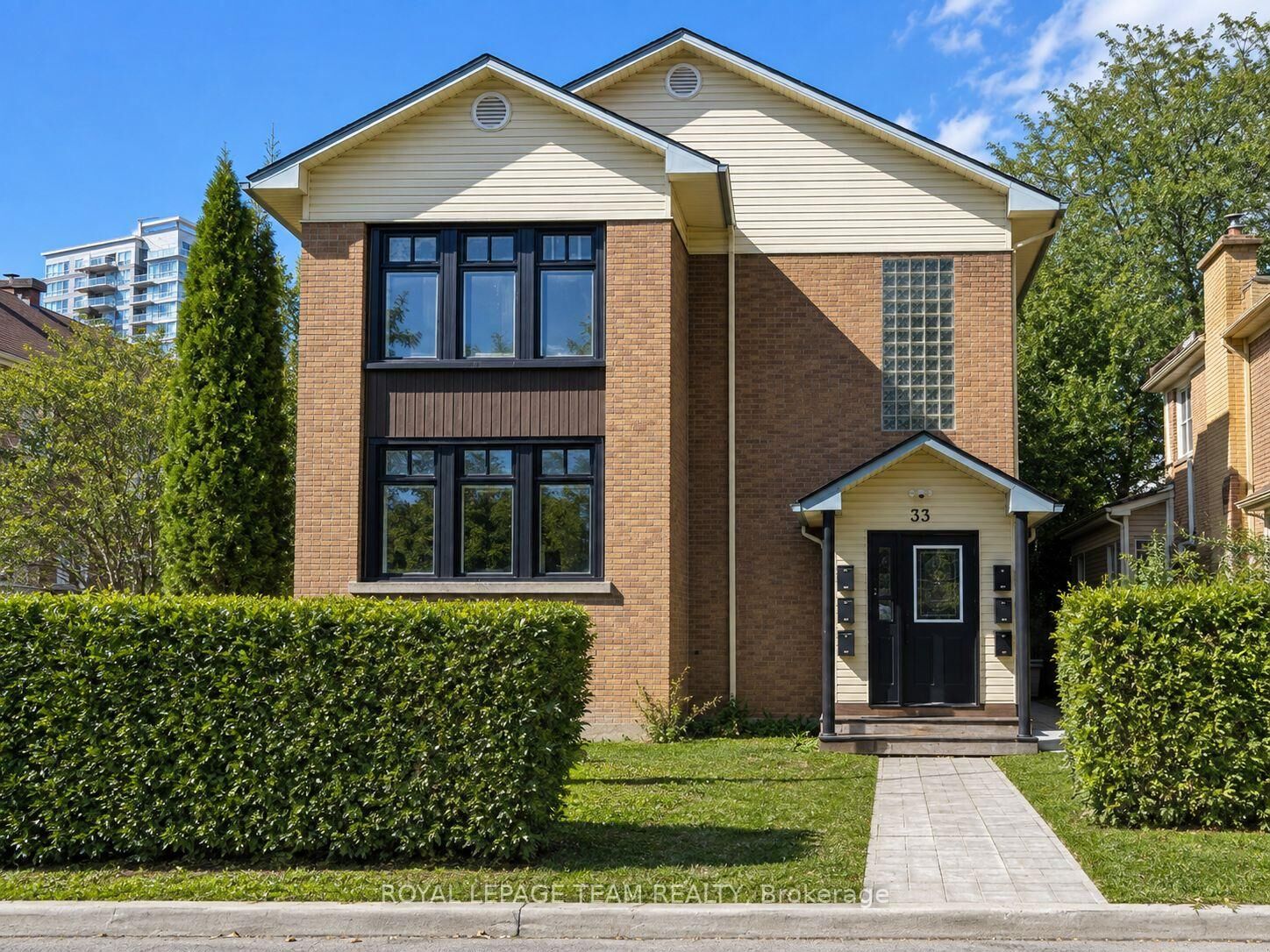 Property Photo: 33 Coupal Street 1 ON K1L 5Z9