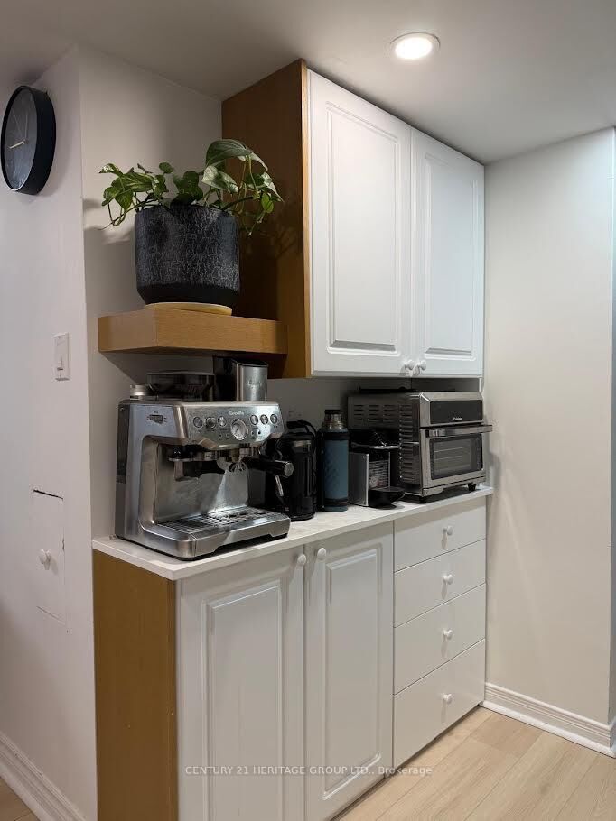 Property Photo:  51 Rocksprings Avenue Lower  ON L4S 1P8 