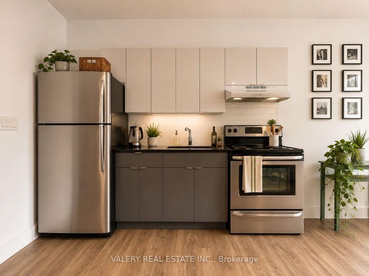 Property Photo:  2870 Dundas Street W 201  ON M6P 1Y8 