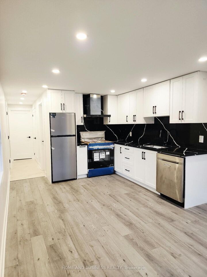 Property Photo:  5651 Turney Drive Upper  ON L5M 1A1 