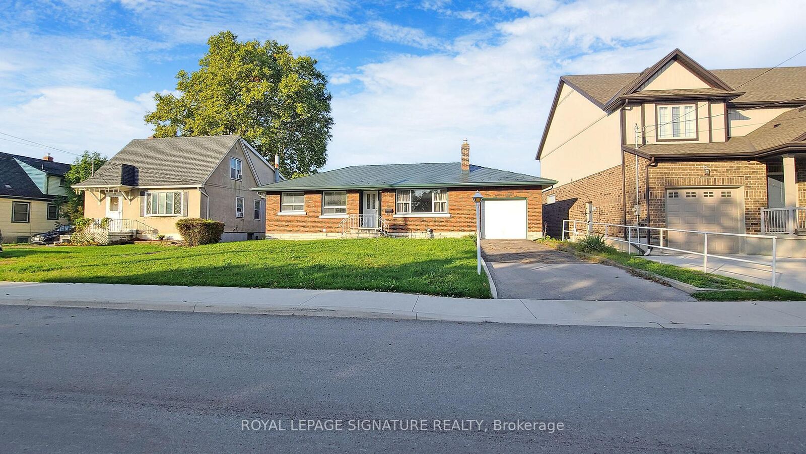 Property Photo:  127 Moffatt Street Bsmt  ON L2P 2L7 
