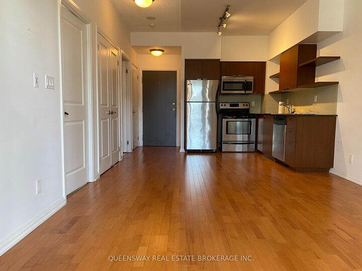 Property Photo: 35 Hayden Street 1118 ON M4Y 3C3