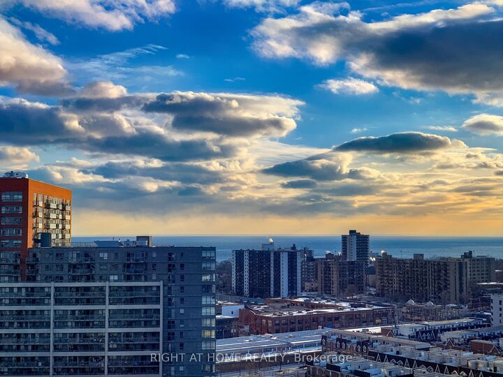 Property Photo:  68 Abell Street 2210  ON M6J 0B1 