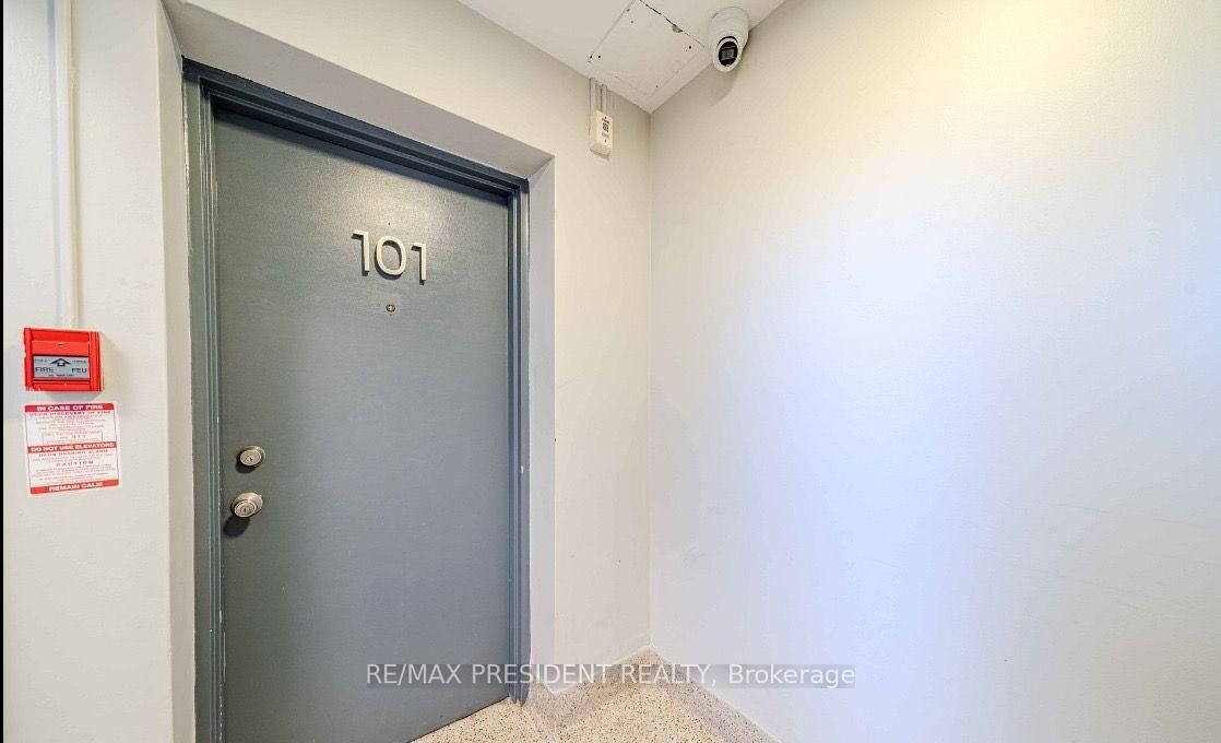 Property Photo: 219 Wilson Avenue 101 ON M5M 3B2