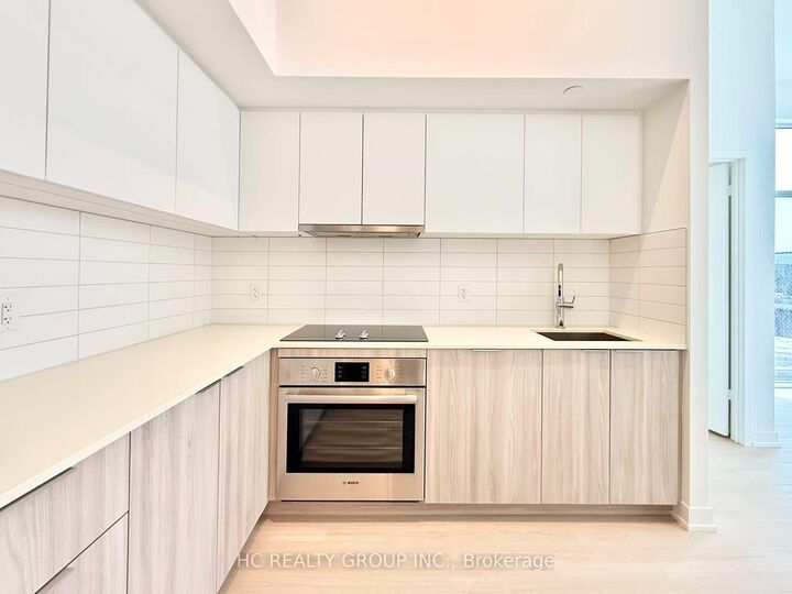 Property Photo:  15 David Salomon Drive 704  ON M3C 1E7 