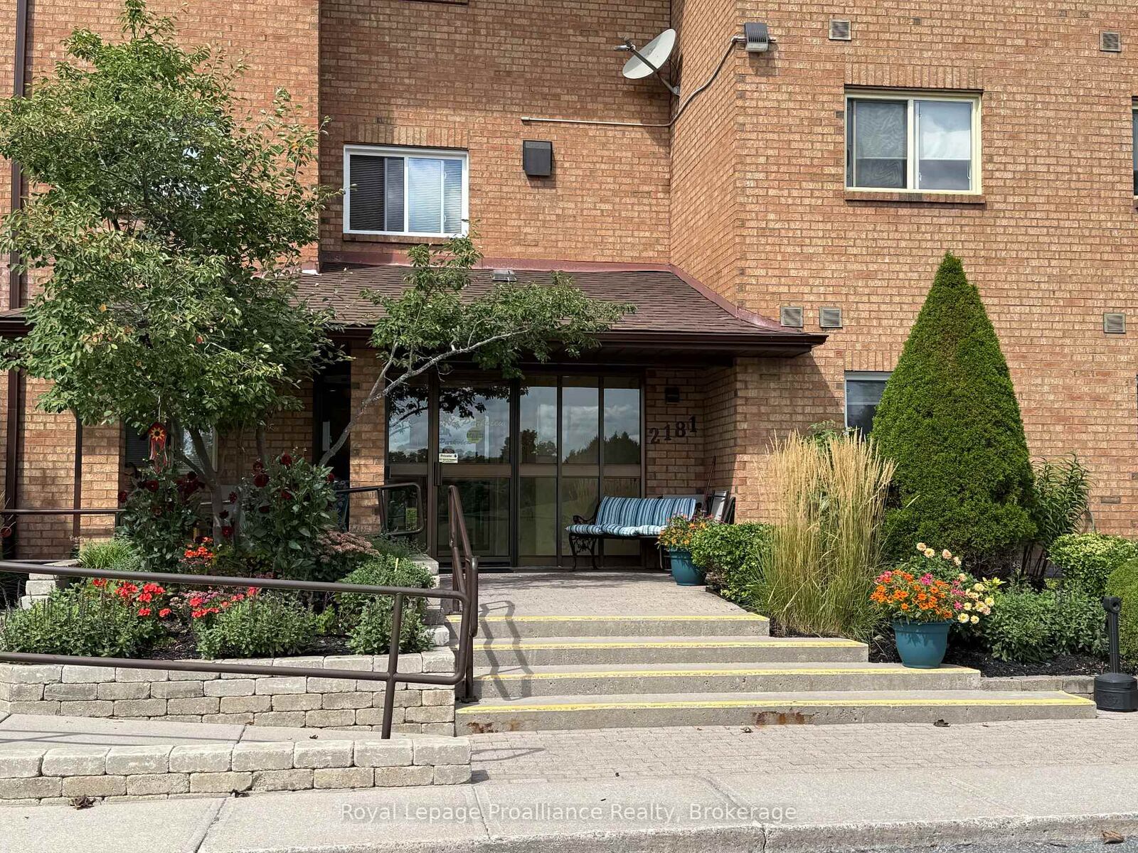 Property Photo:  2181 Walker Avenue 102  ON K9L 1T6 