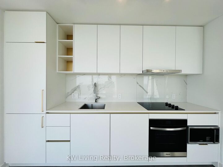 Property Photo:  8 Wellesley Street W 5208  ON M4Y 0J5 