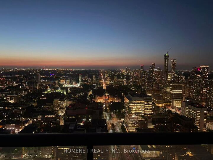 Property Photo:  488 University Avenue 5101  ON M5G 0C1 