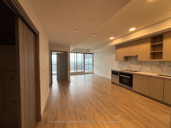 Property Photo:  27 McMahon Drive 3007  ON M2K 0J2 
