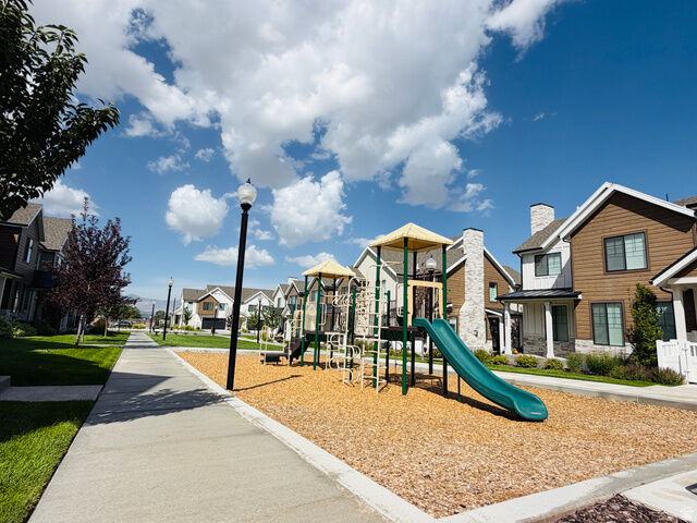 Property Photo:  10554 S Bay Meadow Dr E 2  UT 84092 