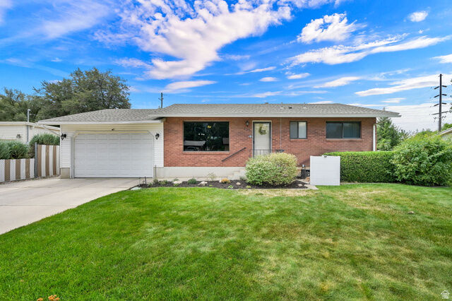 Property Photo: 425 E 2175 N UT 84414