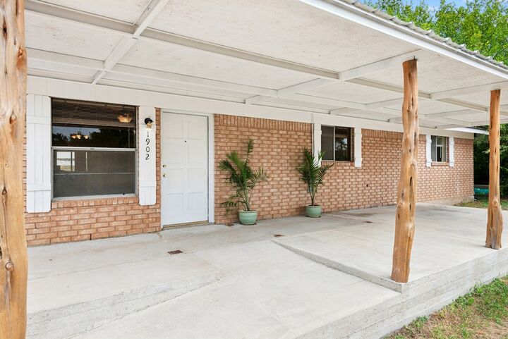 Property Photo: 1902 Twin Oaks Street TX 78639