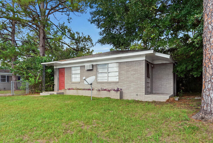 Property Photo:  1155 Gillionville Road  GA 31707 