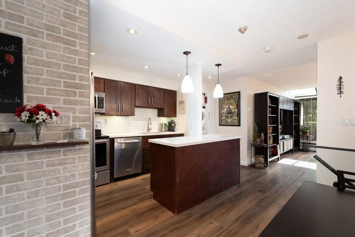 Property Photo:  812 Milton Street 104  BC V3M 1N2 