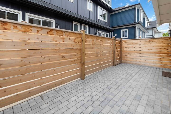 Property Photo:  552 Kaslo Street 2  BC V5K 3Z2 