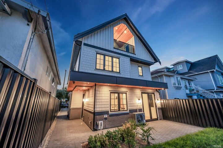 Property Photo:  5150 Spencer Street 2  BC V5R 4A3 