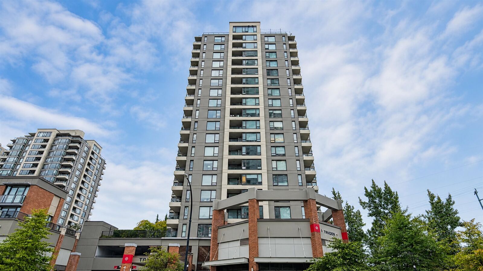 Property Photo:  4118 Dawson Street 1607  BC V5Y 0L7 