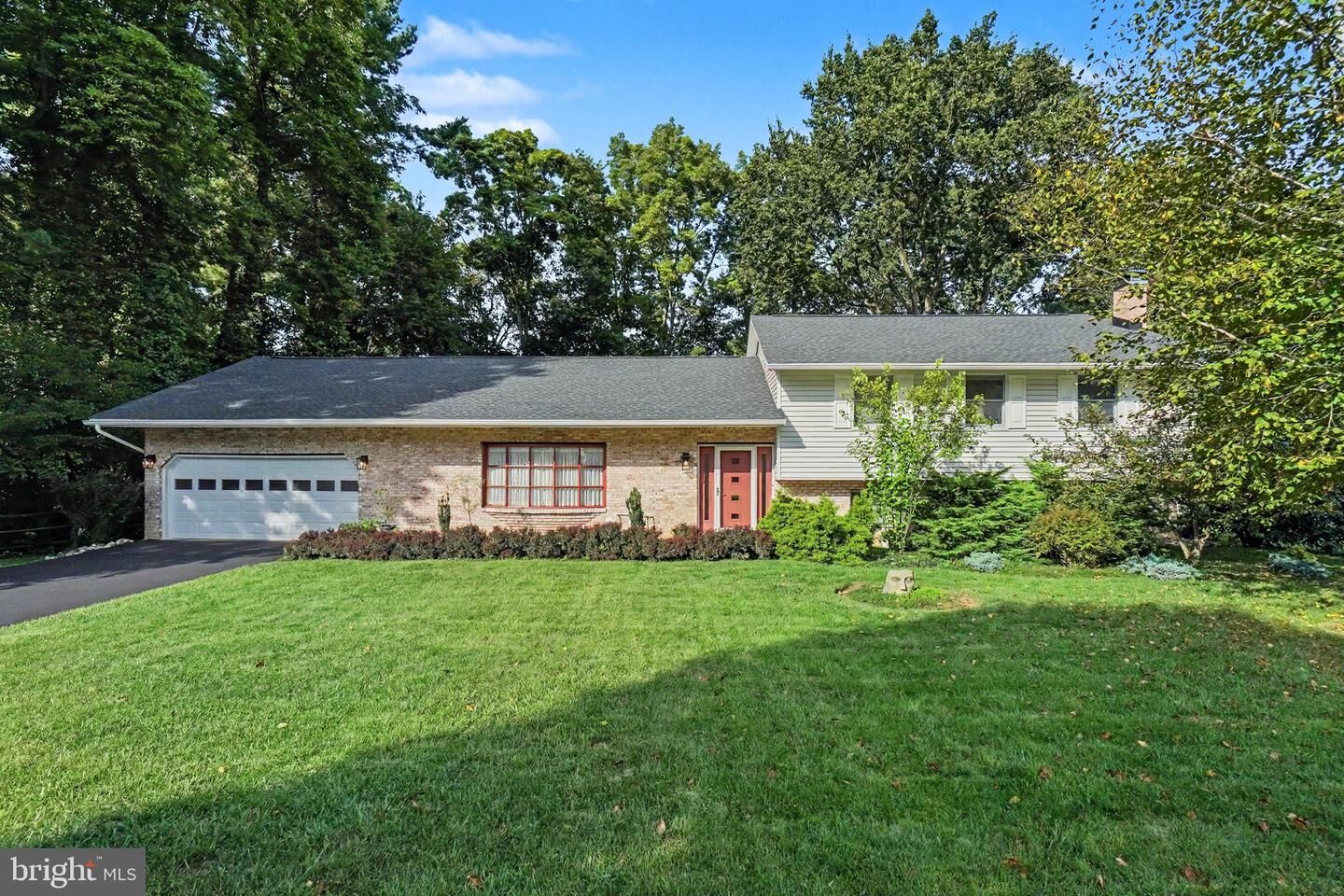 Property Photo:  819 Meadow Lane  PA 17011 
