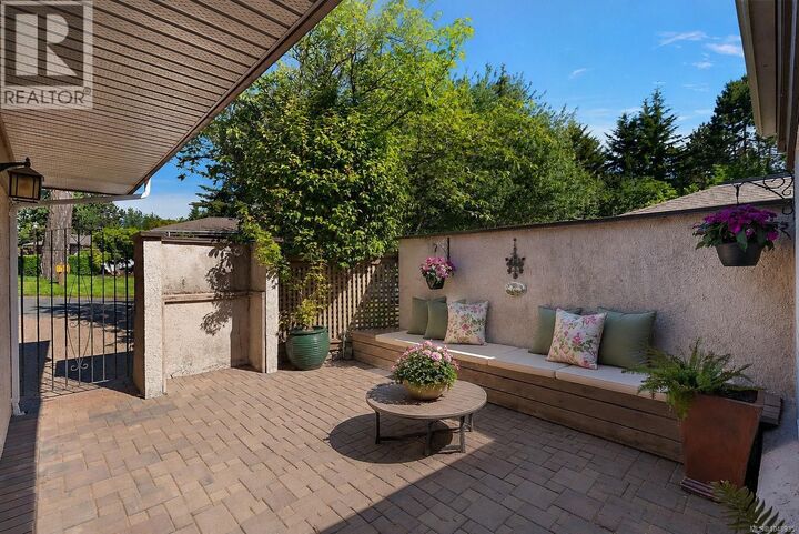 Property Photo: 901 Kentwood Lane 32 BC V8Y 2Y7