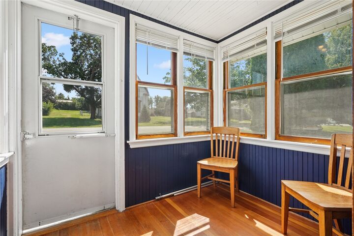 Property Photo: 112 W Vinton St IA 52218
