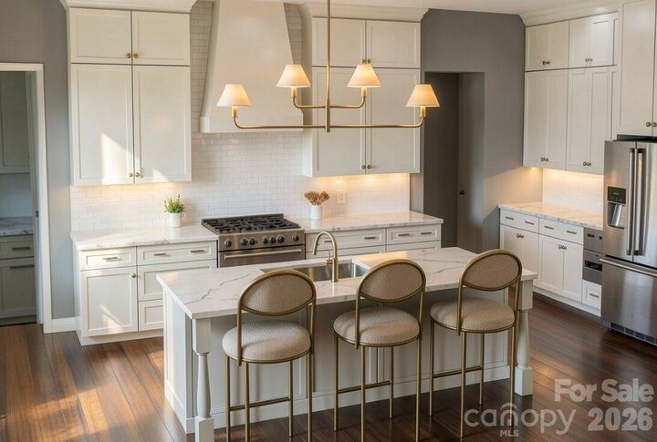 Property Photo:  1115 Lomax Avenue  NC 28211 