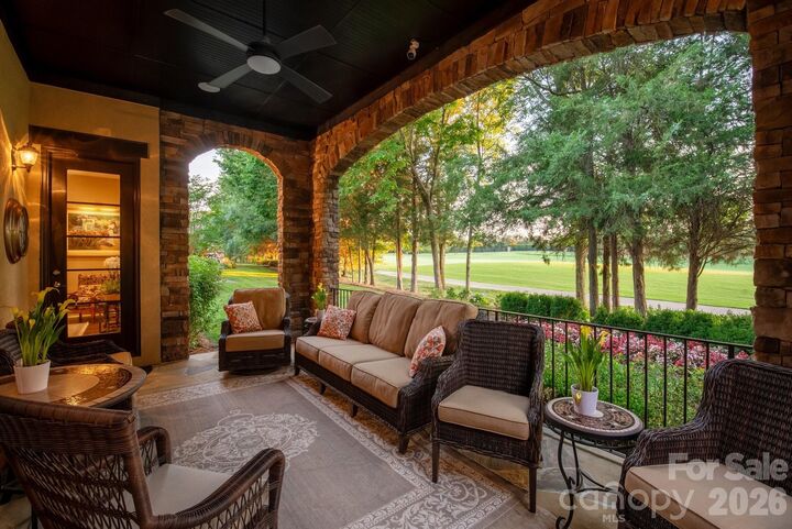 Property Photo: 8718 Thornbury Place NC 28173