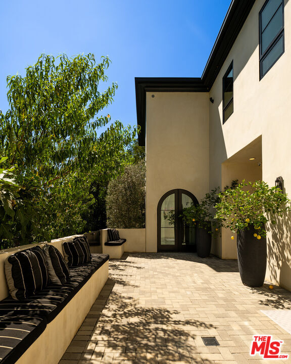Property Photo:  9577 Lime Orchard Rd  CA 90210 