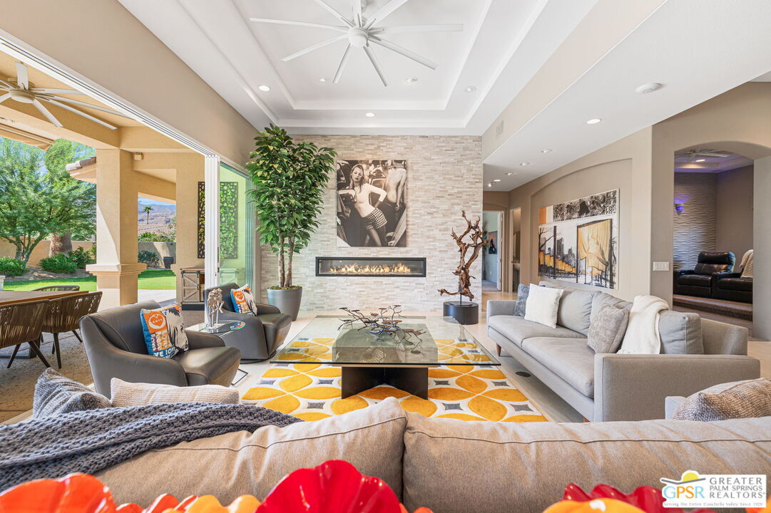 Property Photo:  8 Collegiate Cir  CA 92270 