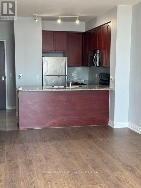 Property Photo:  339 Rathburn Road West Ph09  ON L5B 0K6 